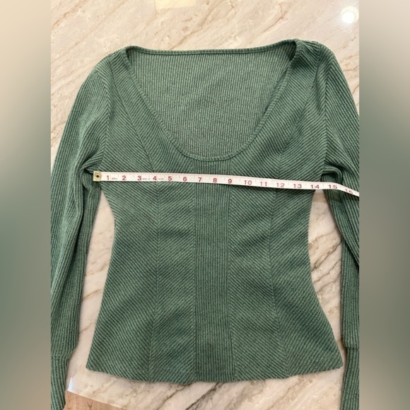 Long Sleeve U-Shaped Neck Green Textured Pattern Shirt Women’s Top Size M - Picture 7 of 10